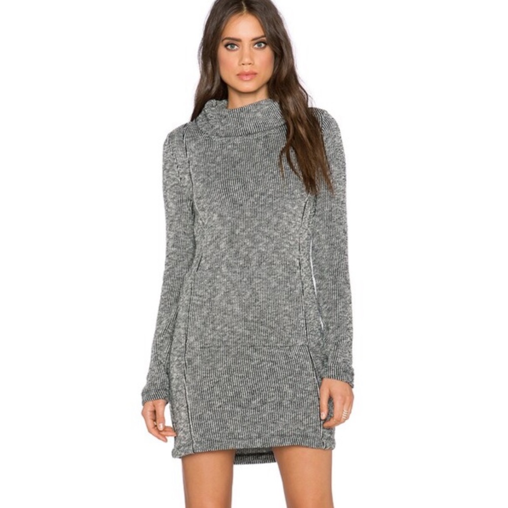 Bella Luxx funnel neck sweater dress M NWT